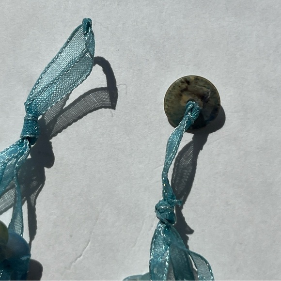 Vintage HMN Aquamarine Clip On Earrings And 15” Triple Strand Shell Necklace - Picture 7 of 8